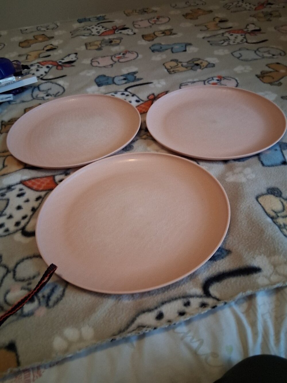 SET OF 3 PINK LARGE  VINTAGE PLASTIC CAMPING PLATES FROM 1950S